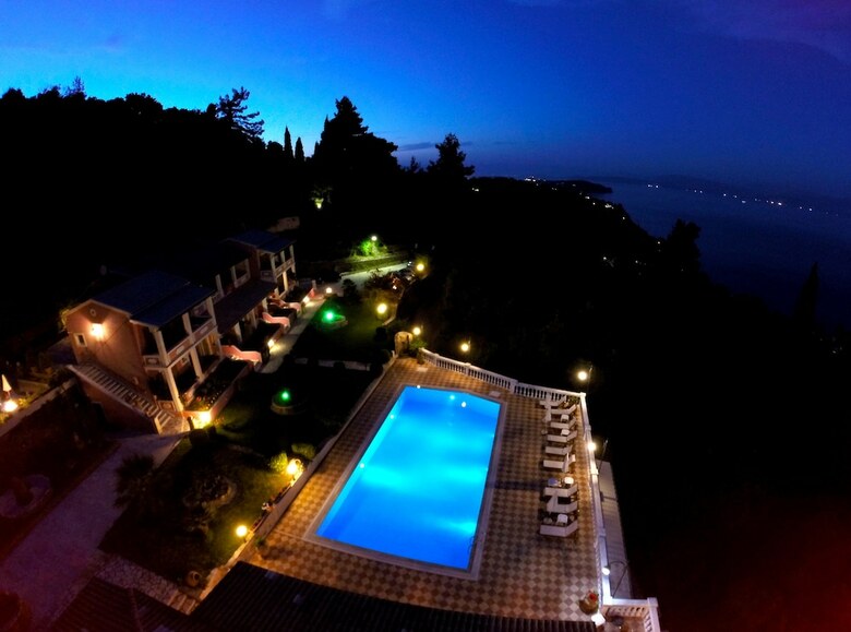 Niki Apartments