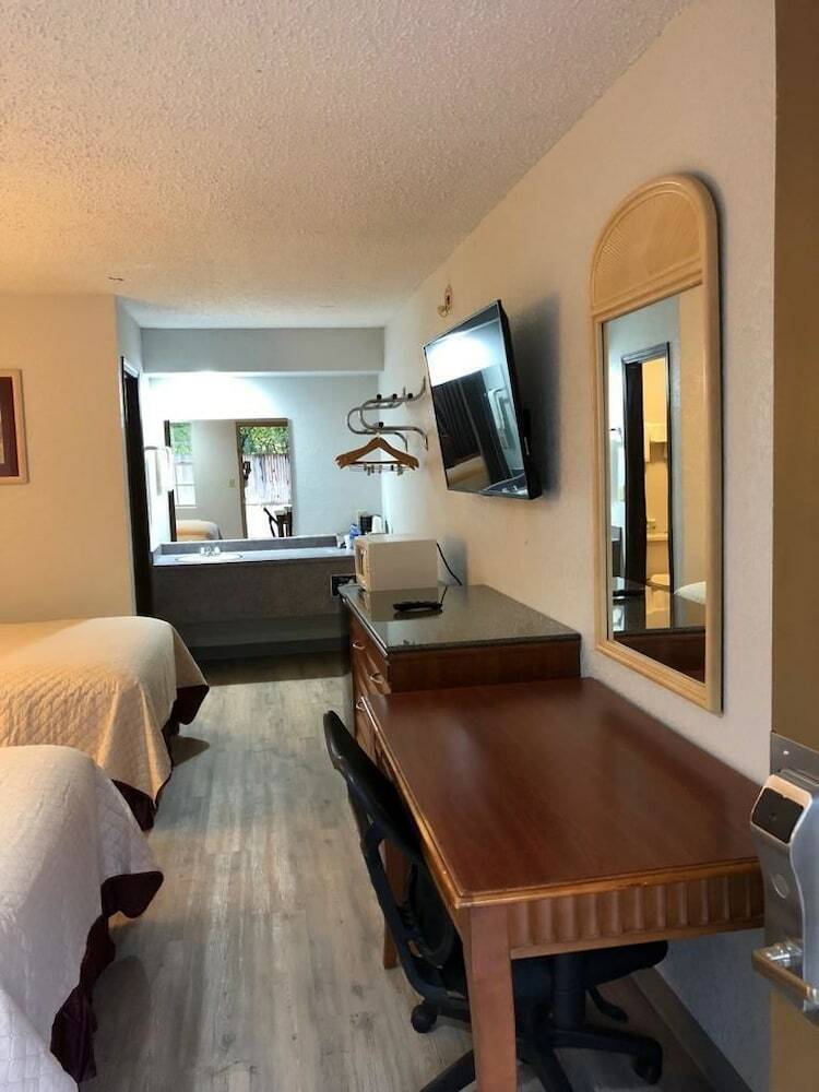 Hotel Colonial Inn