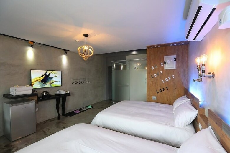 Fas Glass House B&B