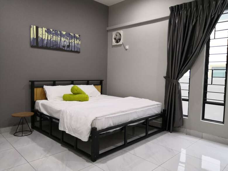 Hotel Re - Roomy Stay