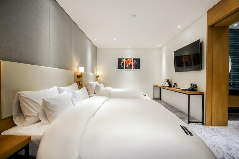 Brooks Business Hotel