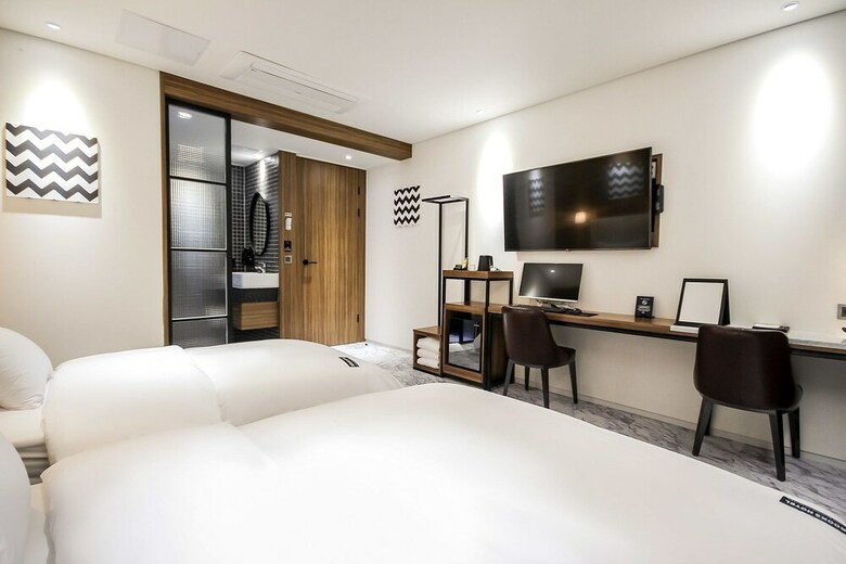 Brooks Business Hotel