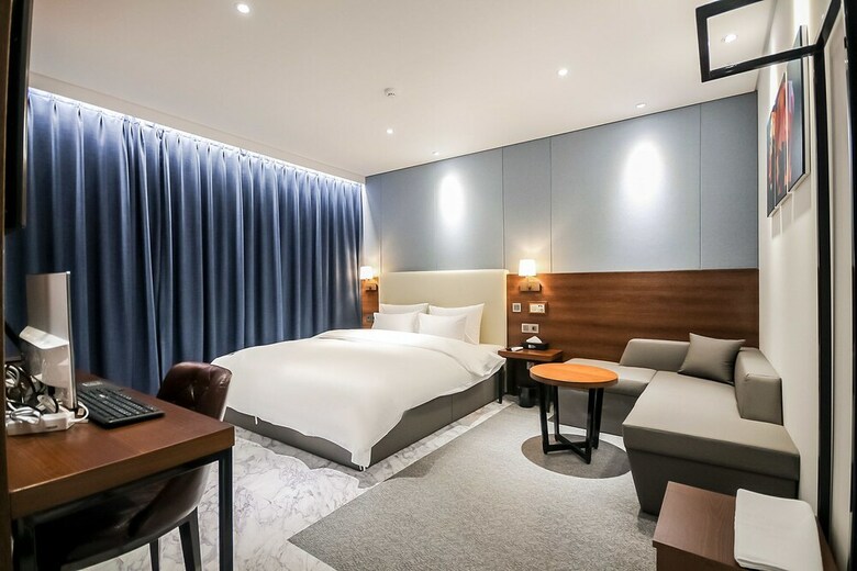 Brooks Business Hotel