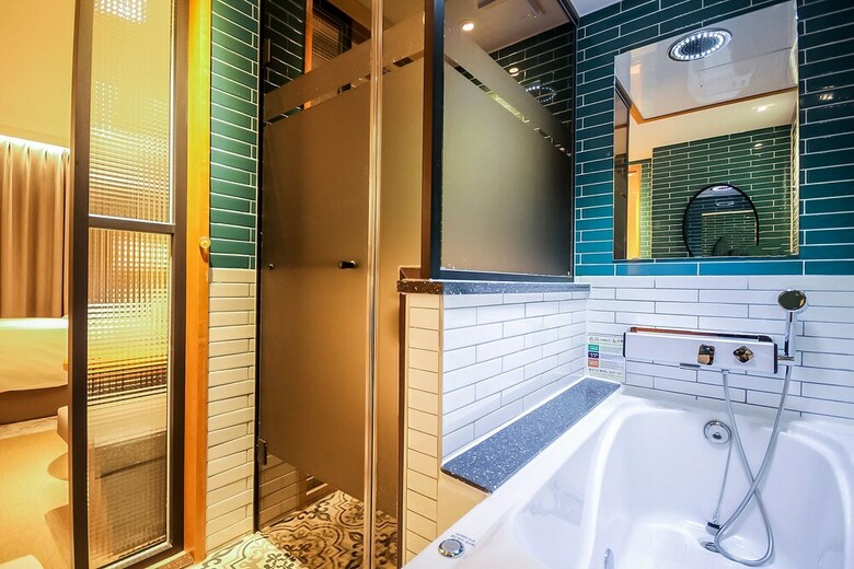 Brooks Business Hotel