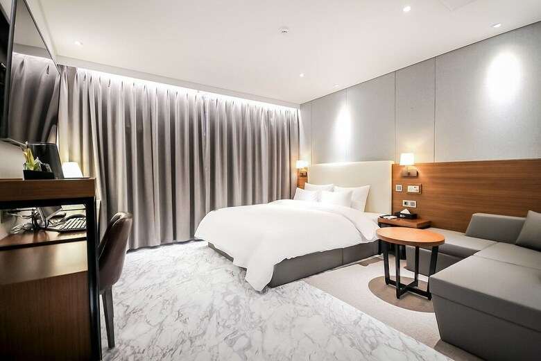 Brooks Business Hotel