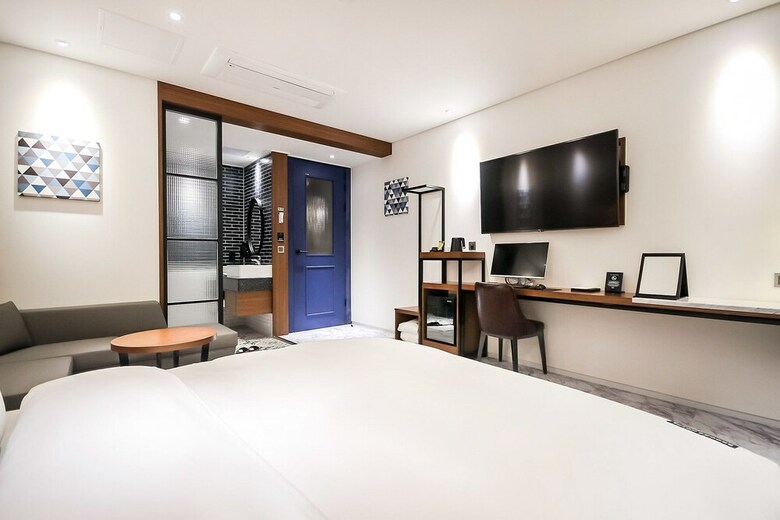Brooks Business Hotel