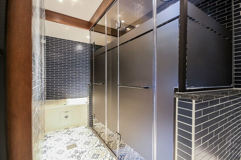 Brooks Business Hotel