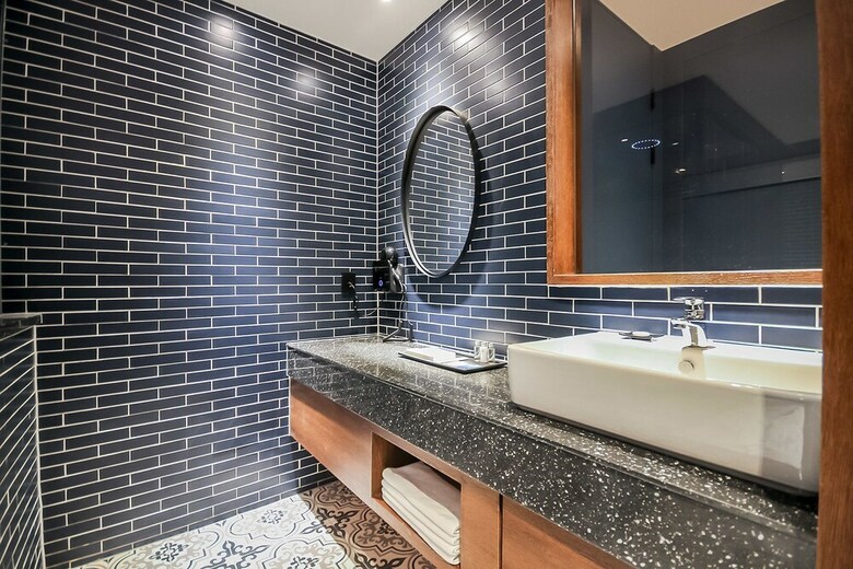 Brooks Business Hotel