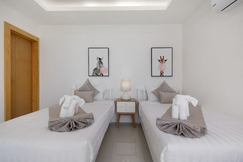 4 Bedrooms Sea View Villa Galaxy
