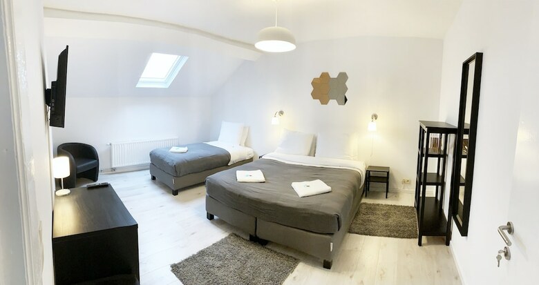 Hotel The Hive Rooms