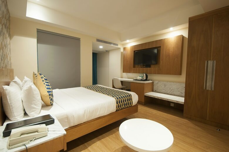 Hotel The Orion Plaza