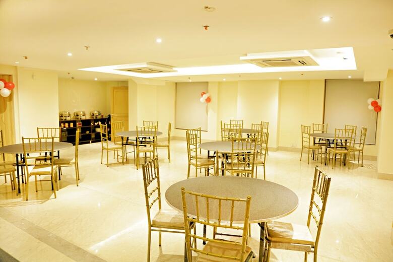 Hotel The Orion Plaza