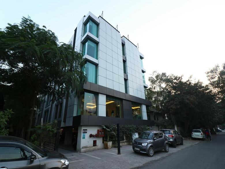 Hotel The Orion Plaza
