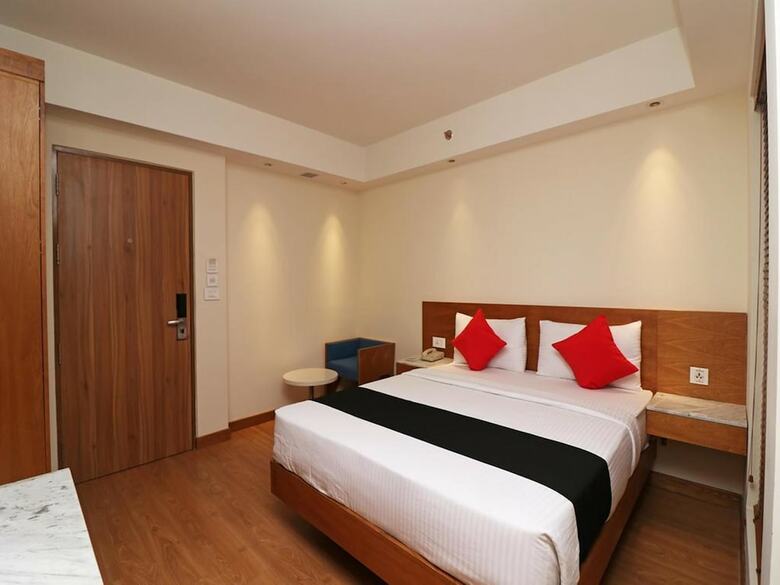 Hotel The Orion Plaza