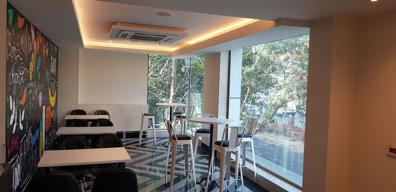 Hotel The Orion Plaza