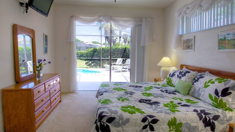 Cambridge Vacation Home With Pool