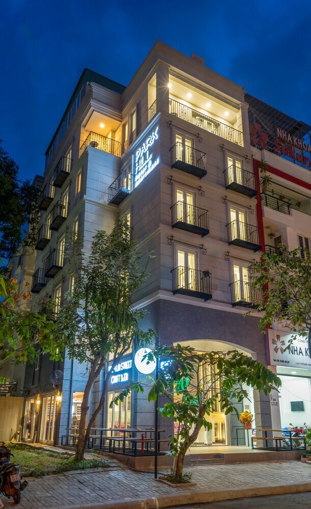 Parkhill Hotel & Apartment