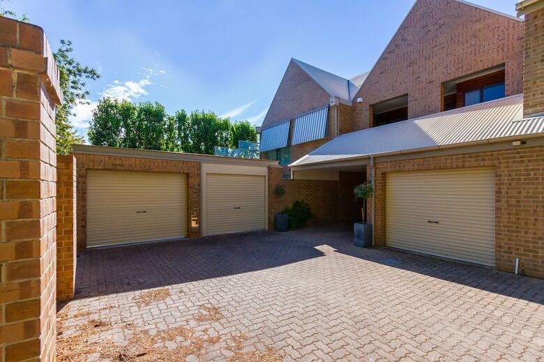 Adelaide 3 Bedroom Luxurious Home