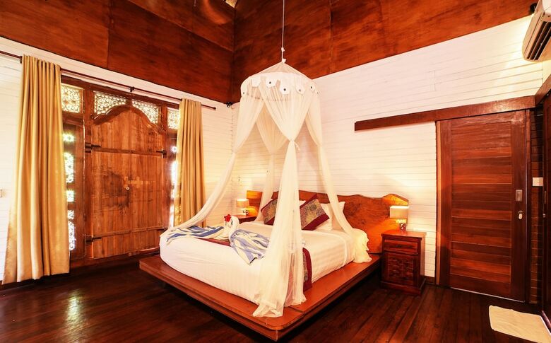 Bed & Breakfast Warisan Villa By Yom