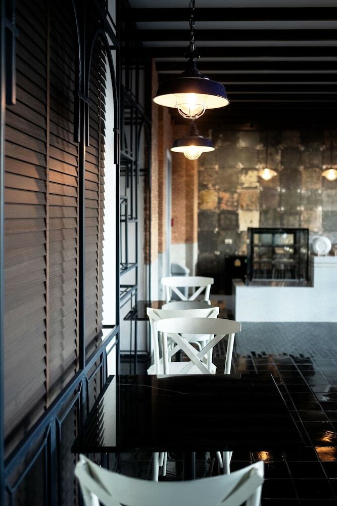 Hostal Khunluang Hostel - Adults Only
