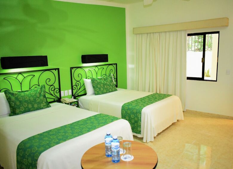 Hotel Maya Tulipanes Express