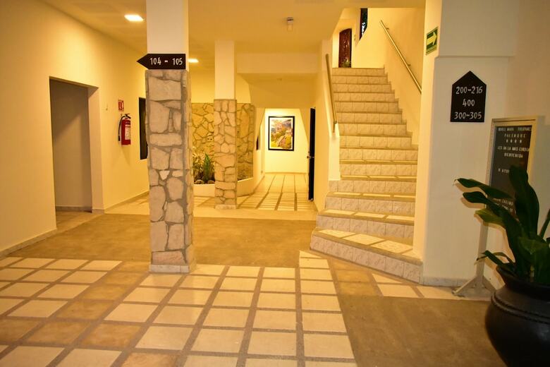 Hotel Maya Tulipanes Express