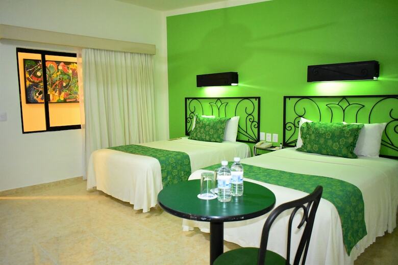 Hotel Maya Tulipanes Express