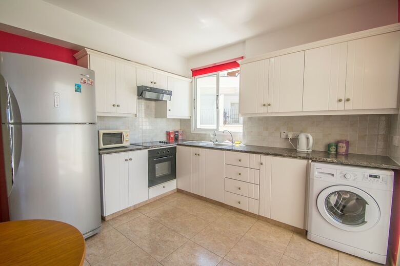 Eleni's Two Bedroom Kapparis Apartment