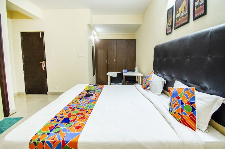 Hotel Fabexpress Namo Suites