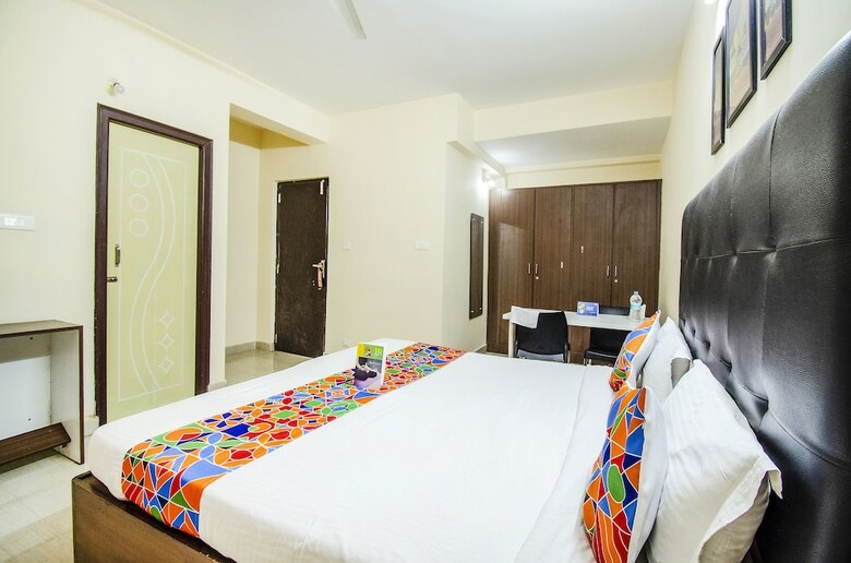 Hotel Fabexpress Namo Suites