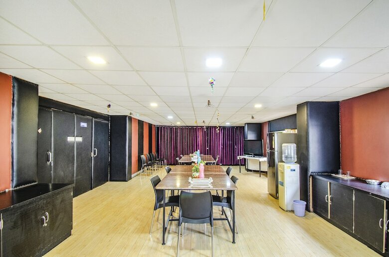 Hotel Fabexpress Namo Suites