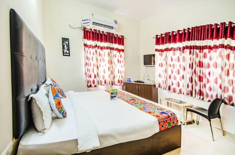 Hotel Fabexpress Namo Suites
