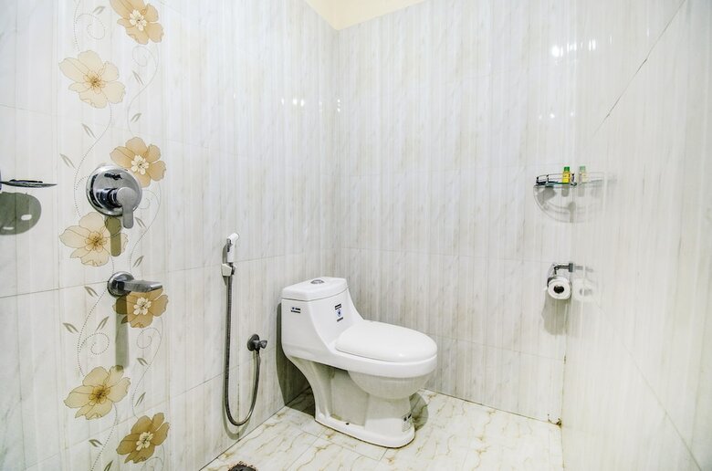 Hotel Fabexpress Namo Suites