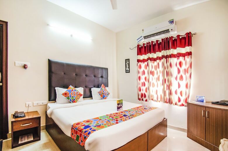 Hotel Fabexpress Namo Suites