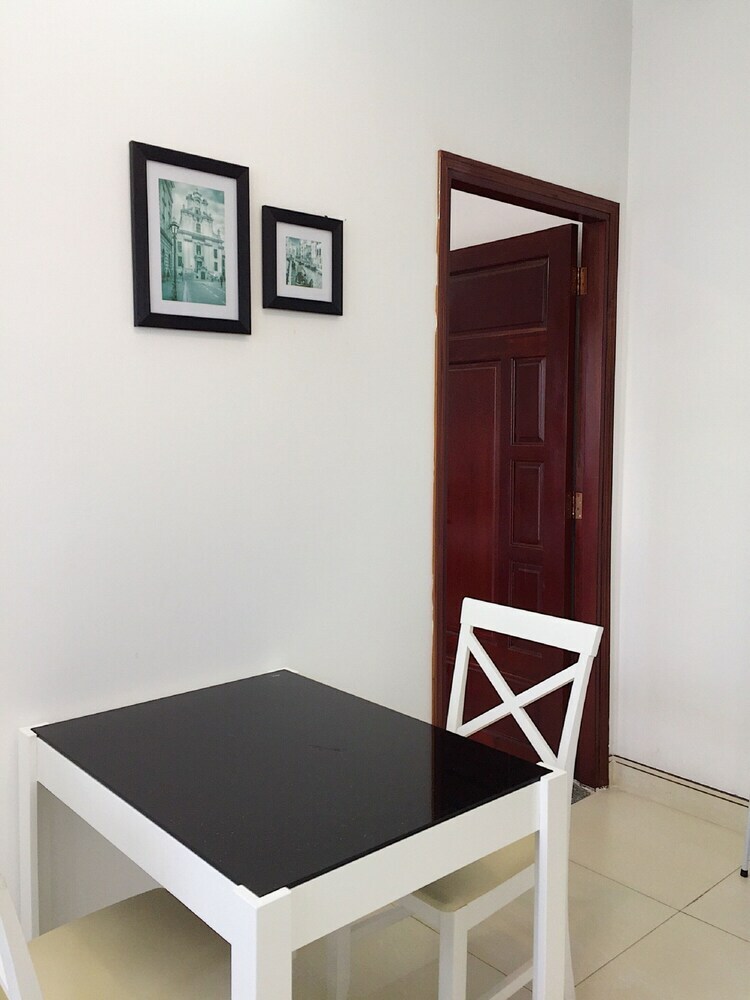 Aparthotel M-h Apartment Hotel