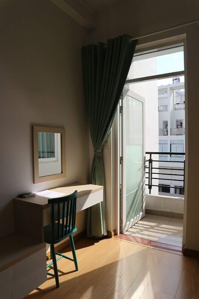 Aparthotel M-h Apartment Hotel