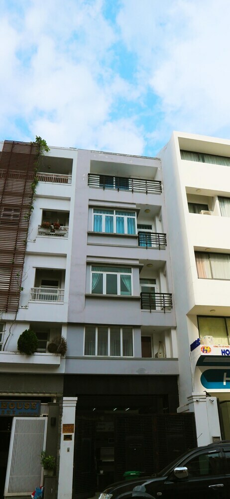 Aparthotel M-h Apartment Hotel