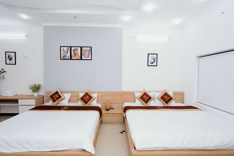 Hotel Shjmily House