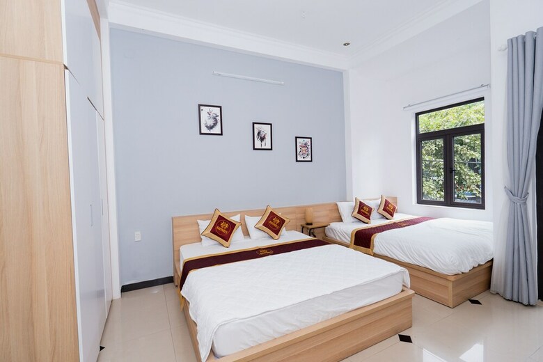 Hotel Shjmily House