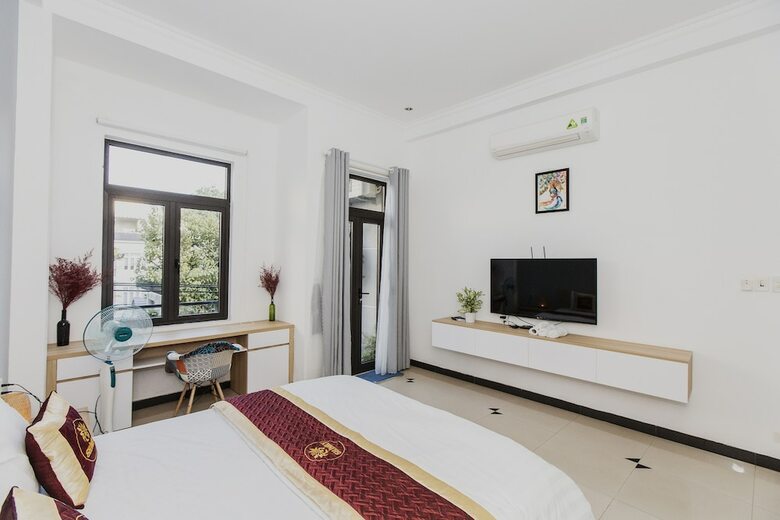 Hotel Shjmily House