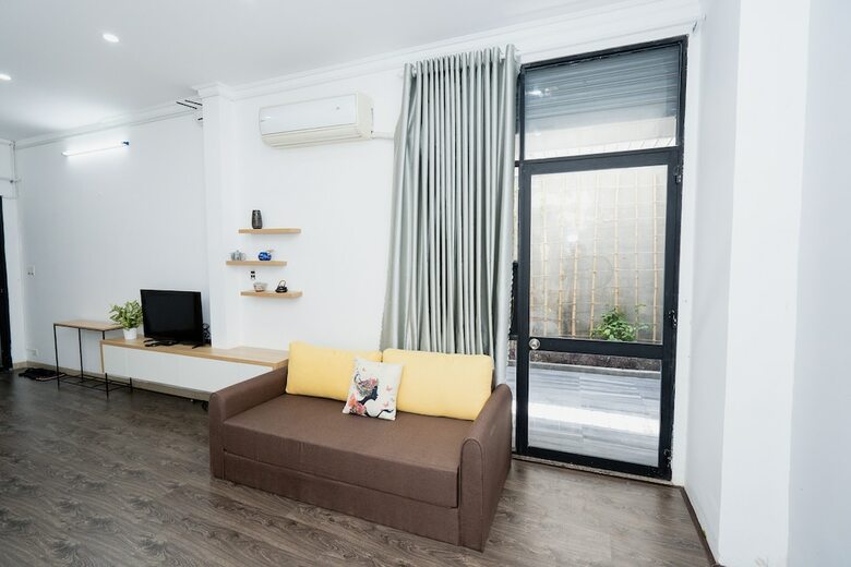 Hotel Shjmily House