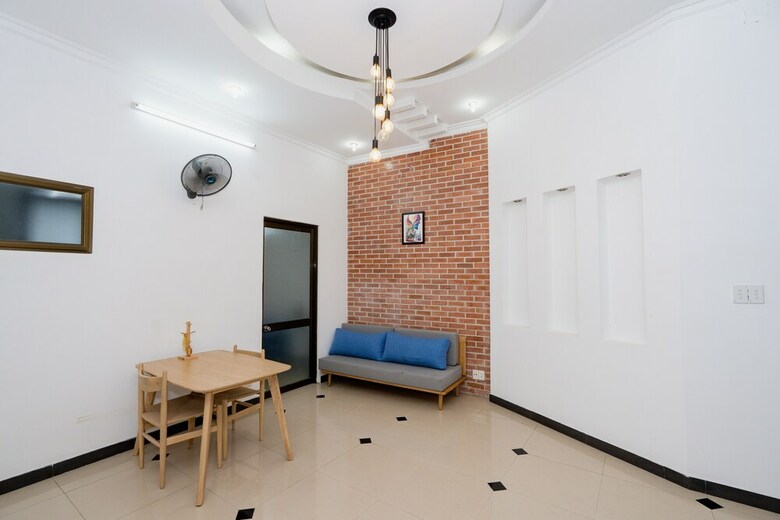 Hotel Shjmily House