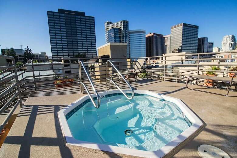 Apartamentos La Westwood Deluxe Suites