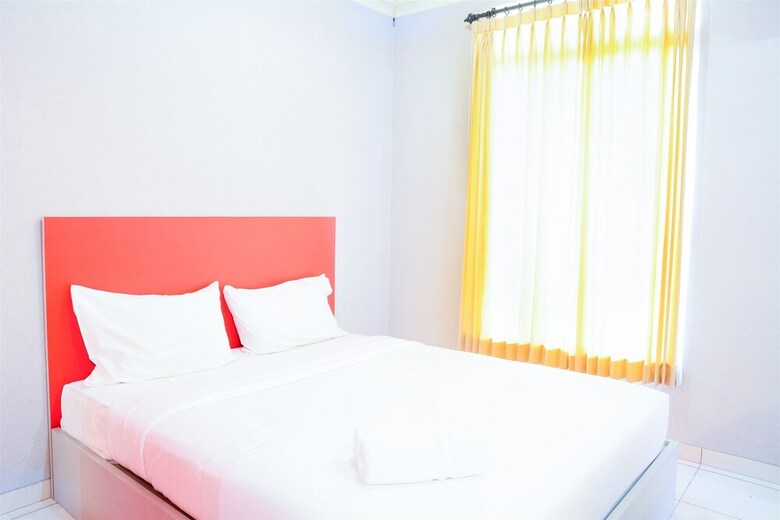 Simple Studio With Balcony At Gardenia Boulevard Apartment