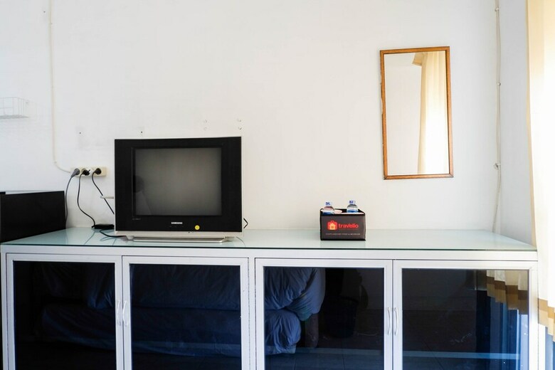Homey Studio Puri Mas Apartment