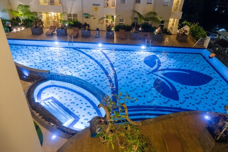 Apartamentos Comfy 2br With Sofa Bed At Parahyangan Residence