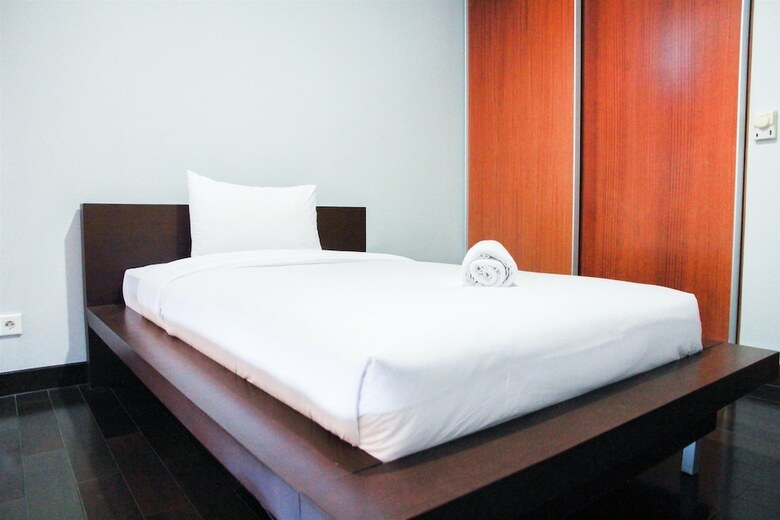 Luxurious 4br Essence Dharmawangsa Apartment