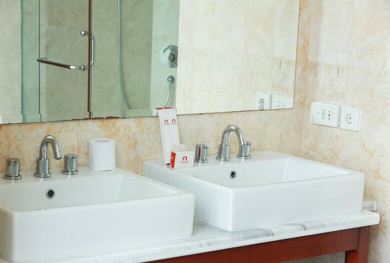 Luxurious 4br Essence Dharmawangsa Apartment