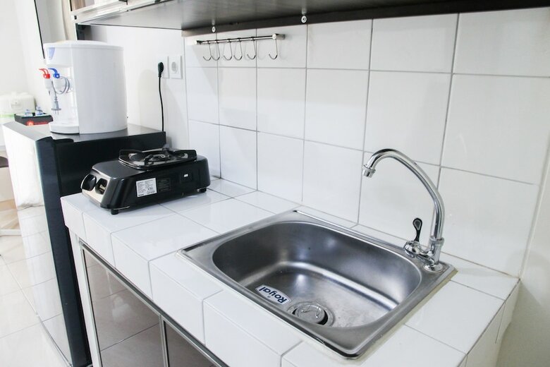 Pool View Studio Apartment @ Springlake Summarecon