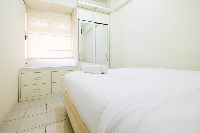 Elegant 2br Green Pramuka Apartment
